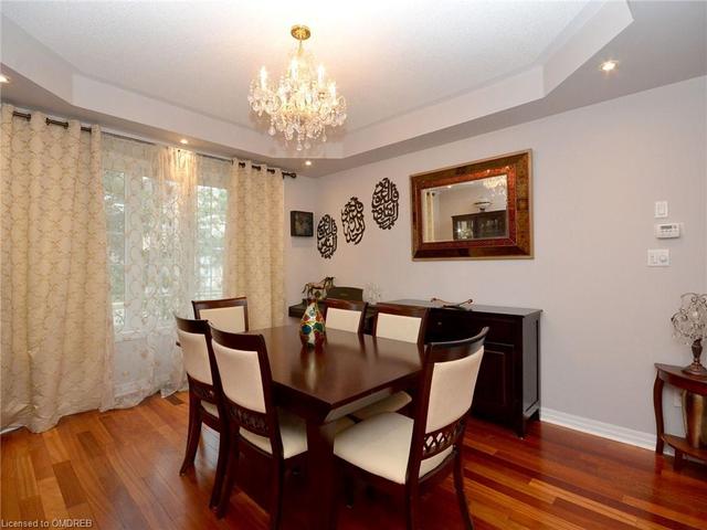 1430 Marshall Cres, House detached with 4 bedrooms, 3 bathrooms and 4 parking in Milton ON | Image 3