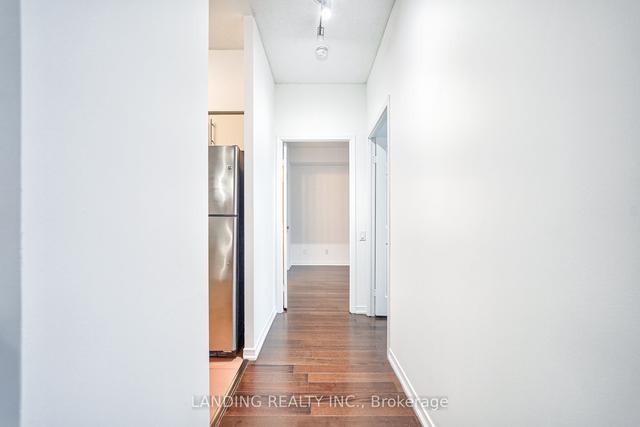 501 - 8 Hillcrest Ave, Condo with 2 bedrooms, 2 bathrooms and 1 parking in Toronto ON | Image 4