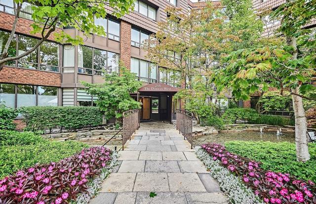 226 - 255 The Donway W Rd, Condo with 2 bedrooms, 2 bathrooms and 1 parking in Toronto ON | Image 1