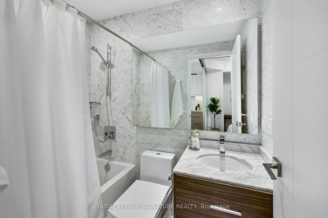 2001 - 488 University Ave, Condo with 2 bedrooms, 2 bathrooms and 0 parking in Toronto ON | Image 20