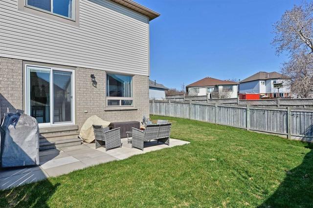 60 Greengrove Way, Condo with 3 bedrooms, 3 bathrooms and 2 parking in Whitby ON | Image 11