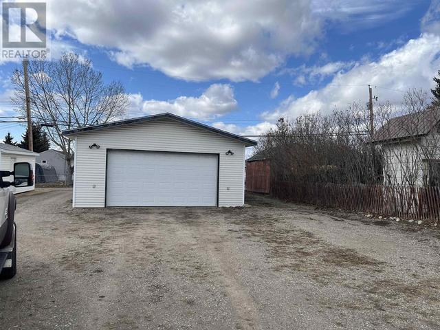 10056 99 Street, House other with 3 bedrooms, 1 bathrooms and null parking in Taylor BC | Image 2