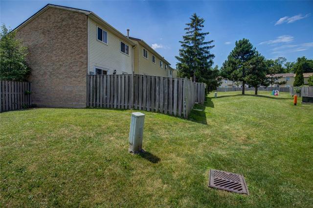 86 Morley Cres, Townhouse with 3 bedrooms, 2 bathrooms and 1 parking in Brampton ON | Image 14