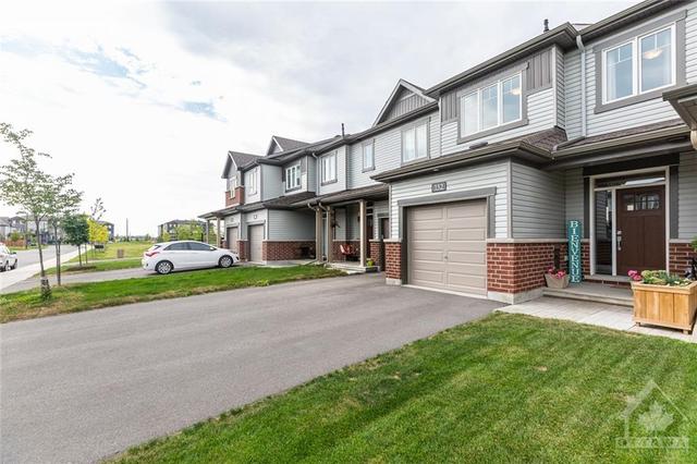 152 Gardenpost Terrace, Townhouse with 3 bedrooms, 3 bathrooms and 3 parking in Ottawa ON | Image 1