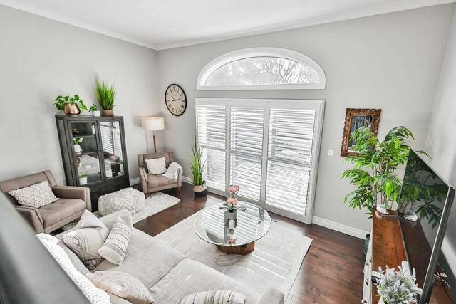2284 Marine Dr, Townhouse with 3 bedrooms, 3 bathrooms and 2 parking in Oakville ON | Image 5