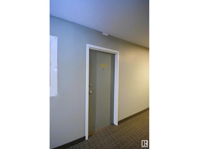 203 - 4601 131 Av Nw, Condo with 2 bedrooms, 1 bathrooms and null parking in Edmonton AB | Image 3
