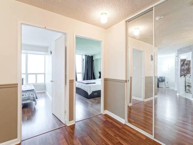 1007 - 10 Laurelcrest St, Condo with 2 bedrooms, 1 bathrooms and 2 parking in Brampton ON | Image 11