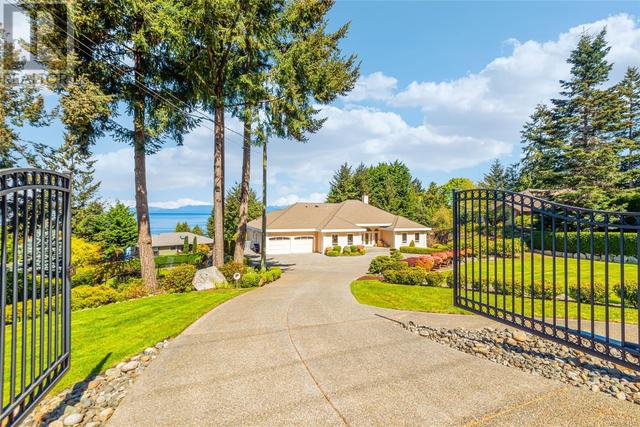 3285 Dolphin Dr, House detached with 4 bedrooms, 3 bathrooms and 6 parking in Nanaimo E BC | Image 1