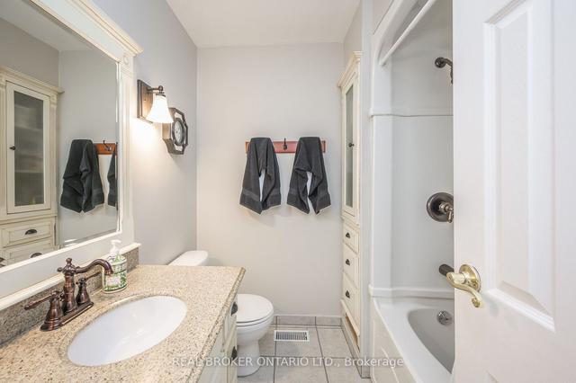 48 Townline Rd W, House semidetached with 2 bedrooms, 2 bathrooms and 6 parking in St. Catharines ON | Image 4