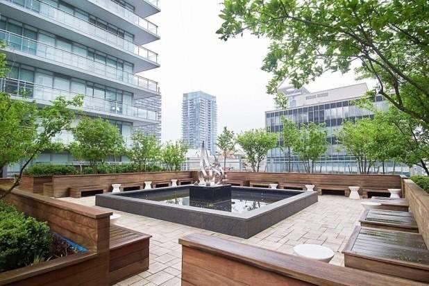 1520 - 98 Lillian St, Condo with 2 bedrooms, 2 bathrooms and 1 parking in Toronto ON | Image 2