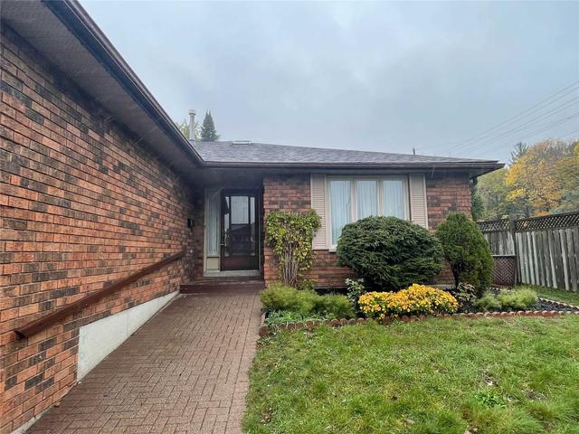 upper - 2 Gibbon Dr, House detached with 3 bedrooms, 3 bathrooms and 6 parking in Barrie ON | Image 9