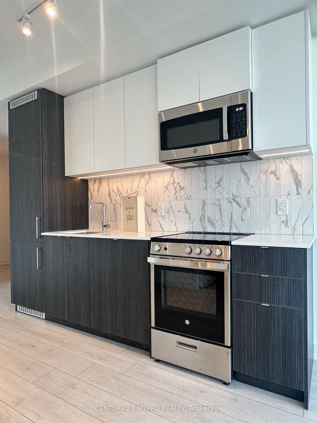 607 - 500 Dupont St, Condo with 2 bedrooms, 2 bathrooms and 0 parking in Toronto ON | Image 2