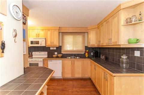 48 Zoo Park Rd, House detached with 2 bedrooms, 2 bathrooms and 4 parking in Wasaga Beach ON | Image 6