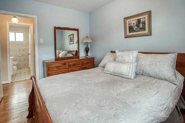 77 Benshire Dr, House detached with 3 bedrooms, 2 bathrooms and 2 parking in Toronto ON | Image 20