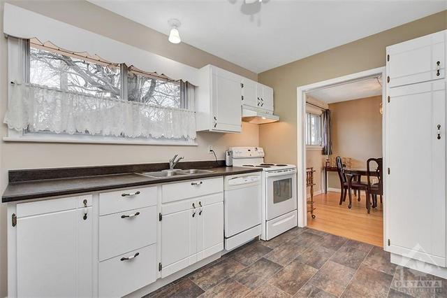 1824 Forman Avenue, House detached with 3 bedrooms, 2 bathrooms and 3 parking in Ottawa ON | Image 11