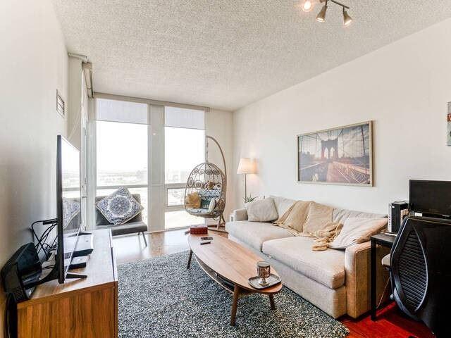 2510 - 220 Burnhamthorpe Rd, Condo with 1 bedrooms, 2 bathrooms and 2 parking in Mississauga ON | Image 8