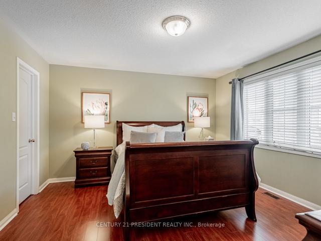 49 Wharnsby Dr, House detached with 4 bedrooms, 4 bathrooms and 6 parking in Toronto ON | Image 19