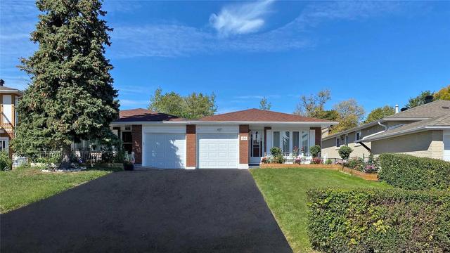 156 Petworth Cres, House semidetached with 3 bedrooms, 2 bathrooms and 3 parking in Toronto ON | Card Image