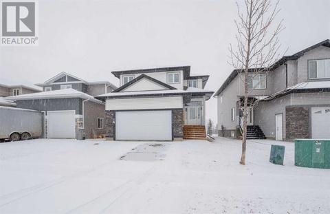 11210 81 Avenue, House detached with 4 bedrooms, 3 bathrooms and 4 parking in Grande Prairie AB | Card Image