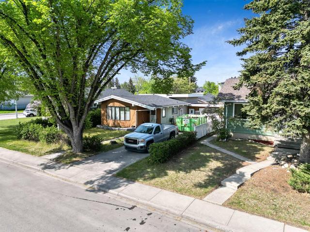 3535 40 Street Sw, House detached with 1 bedrooms, 2 bathrooms and 5 parking in Calgary AB | Image 2