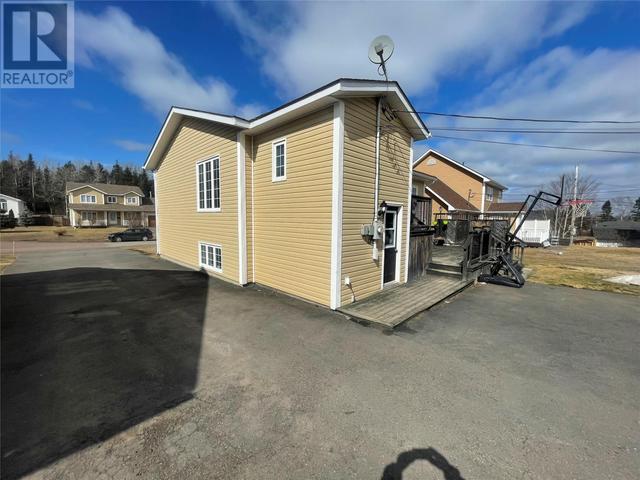 4 Rose Street, House detached with 3 bedrooms, 2 bathrooms and null parking in Bishop's Falls NL | Image 3