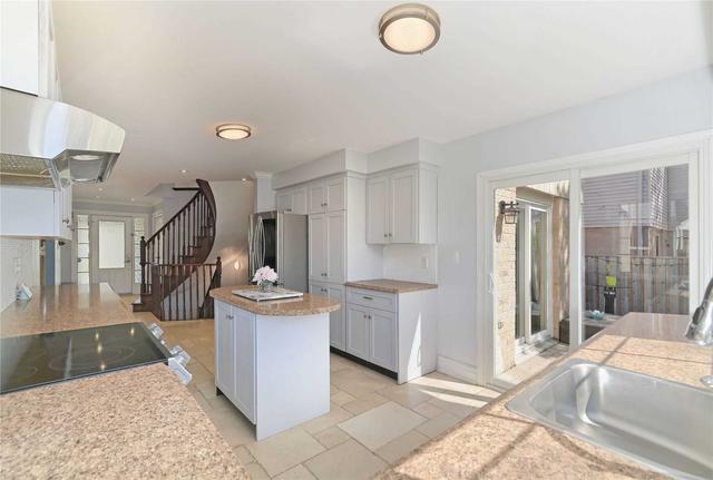 3034 Tours Rd, House detached with 4 bedrooms, 5 bathrooms and 6 parking in Mississauga ON | Image 5