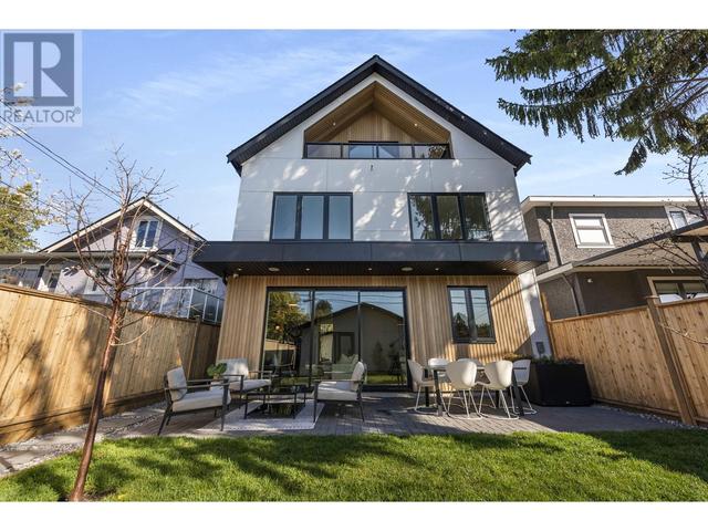 310 E 43 Avenue, House detached with 3 bedrooms, 4 bathrooms and 1 parking in Vancouver BC | Image 37