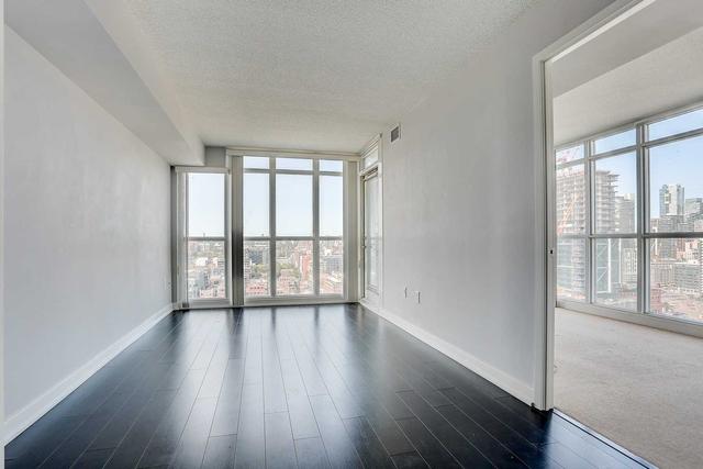 2802 - 15 Iceboat Terr, Condo with 1 bedrooms, 1 bathrooms and 1 parking in Toronto ON | Image 6