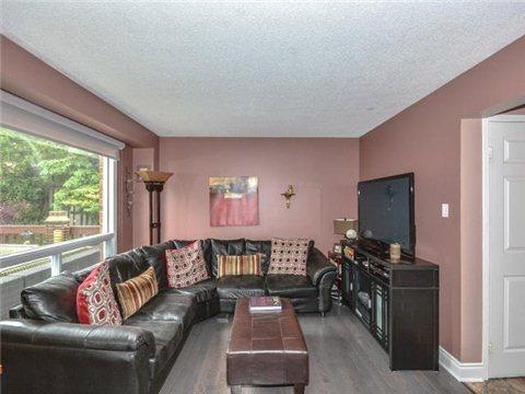 479 Aberfoyle Crt, House detached with 3 bedrooms, 2 bathrooms and 2 parking in Mississauga ON | Image 2