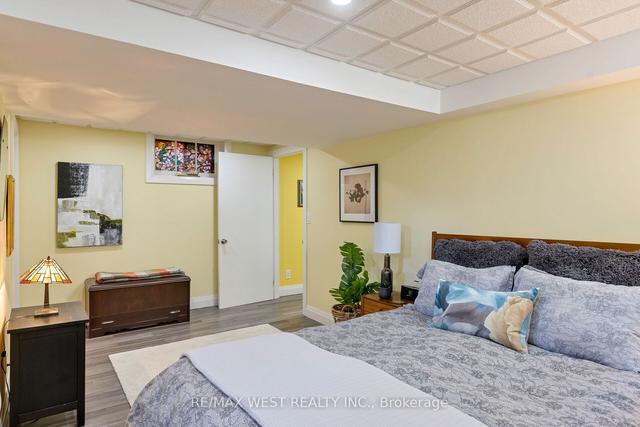 70 Thirty Ninth St, House detached with 2 bedrooms, 2 bathrooms and 1 parking in Toronto ON | Image 29