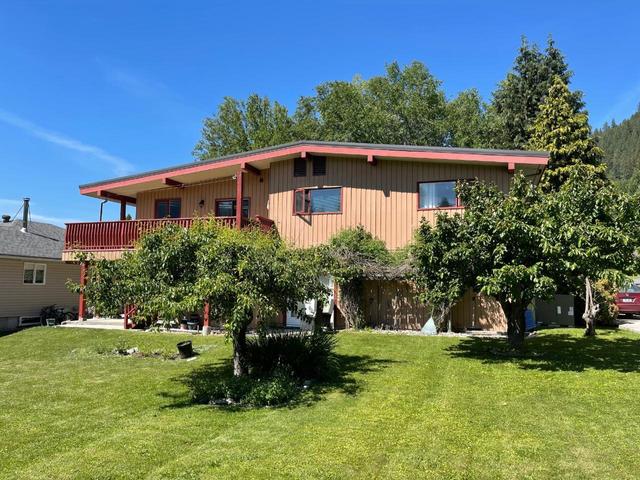 5713 Woodland Drive, House detached with 4 bedrooms, 3 bathrooms and 6 parking in Central Kootenay F BC | Image 33