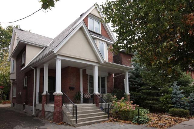 a - 672 Huron St, House detached with 4 bedrooms, 4 bathrooms and 1 parking in Toronto ON | Image 1