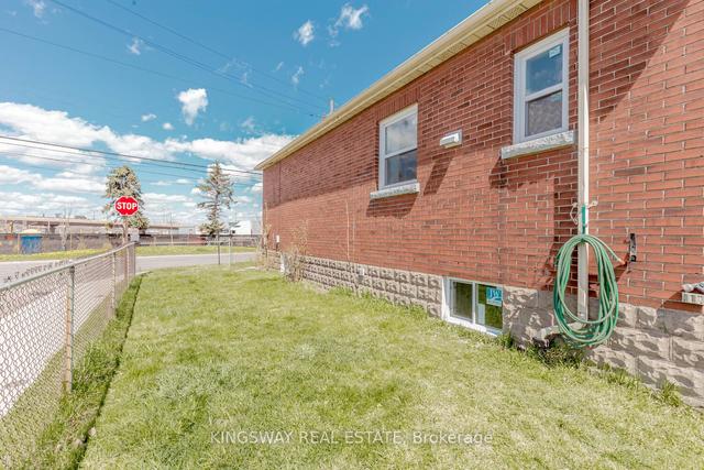 526 Beach Rd, House detached with 3 bedrooms, 1 bathrooms and 2 parking in Hamilton ON | Image 26
