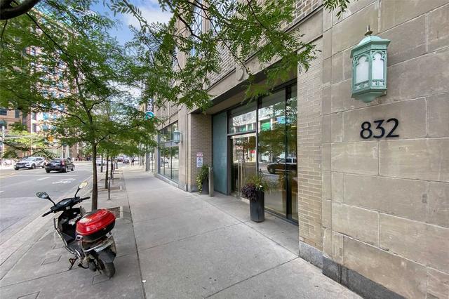 1802 - 832 Bay St, Condo with 2 bedrooms, 2 bathrooms and 1 parking in Toronto ON | Image 16