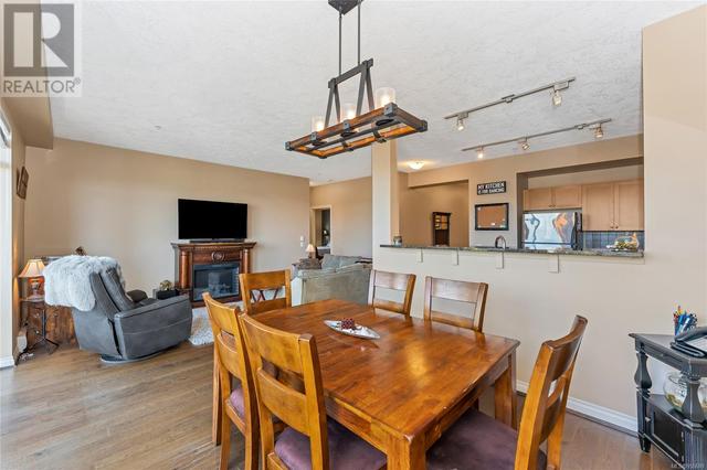 310 - 820 Short St, Condo with 3 bedrooms, 2 bathrooms and 1 parking in Saanich BC | Image 9