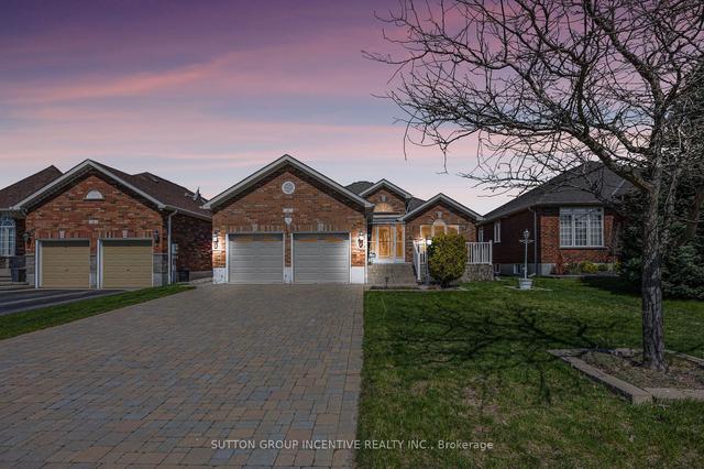 4 Falcon Cres, House detached with 2 bedrooms, 3 bathrooms and 6 parking in Barrie ON | Image 12
