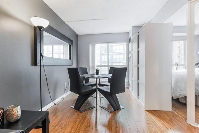 1014 - 25 The Esplanade Ave, Condo with 1 bedrooms, 1 bathrooms and null parking in Toronto ON | Image 5