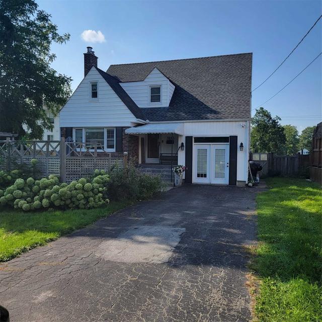 3893 Main St, House detached with 3 bedrooms, 2 bathrooms and 4 parking in Niagara Falls ON | Image 1