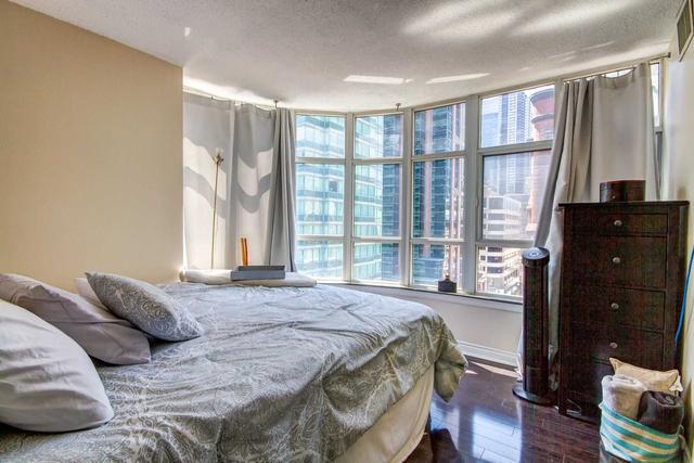 1106 - 105 Victoria St, Condo with 2 bedrooms, 2 bathrooms and 1 parking in Toronto ON | Image 5