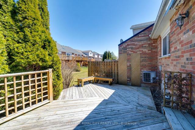 19 Thornton St, House attached with 2 bedrooms, 3 bathrooms and 2 parking in Guelph ON | Image 31