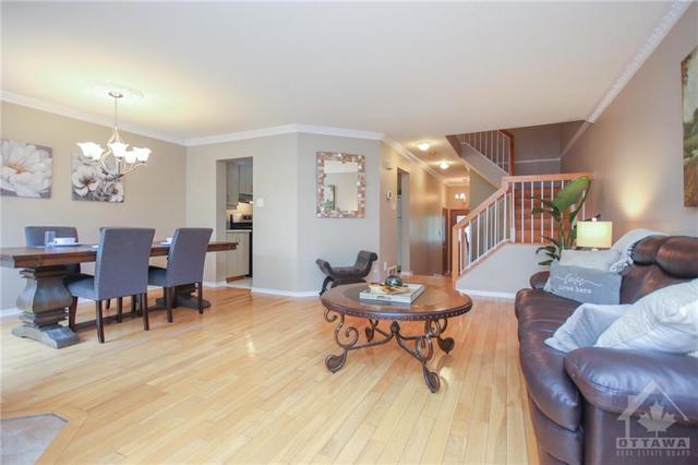 6354 Sablewood Place, Townhouse with 3 bedrooms, 3 bathrooms and 3 parking in Ottawa ON | Image 8