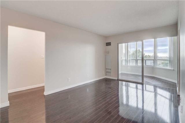 412 - 135 Hillcrest Ave, Condo with 2 bedrooms, 2 bathrooms and 1 parking in Mississauga ON | Image 2