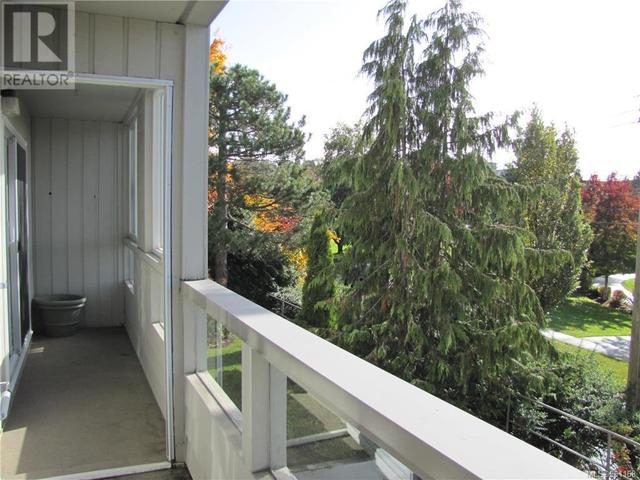 102 - 940 Inverness Rd, Condo with 2 bedrooms, 2 bathrooms and 1 parking in Saanich BC | Image 20