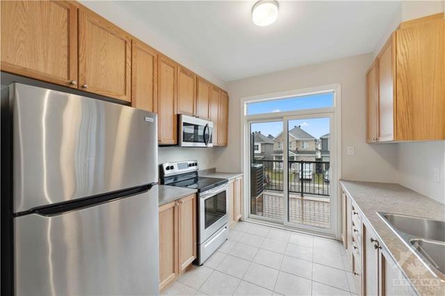 1036 Apolune Street, Townhouse with 2 bedrooms, 2 bathrooms and 3 parking in Ottawa ON | Image 11