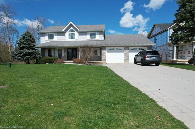 690 17th Street Crescent, House detached with 4 bedrooms, 3 bathrooms and 6 parking in Hanover ON | Image 1