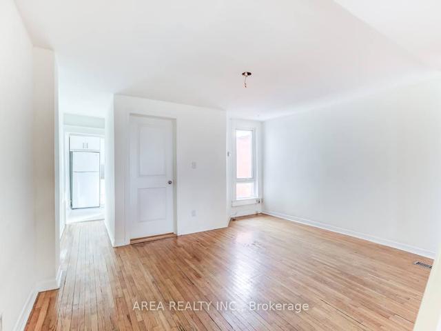 upper - 11 Salisbury Ave, House attached with 2 bedrooms, 1 bathrooms and 0 parking in Toronto ON | Image 11