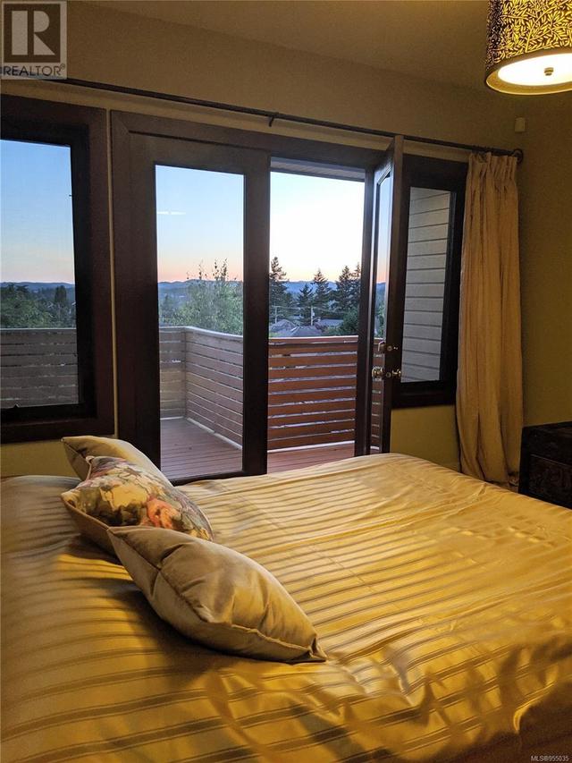 Master bedroom outlook | Image 15