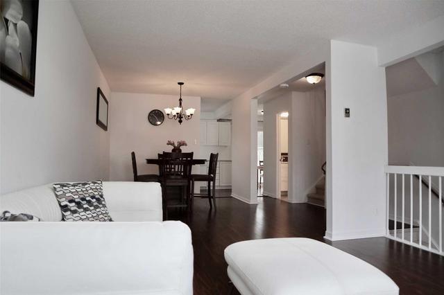 4 Macey Crt, Townhouse with 3 bedrooms, 2 bathrooms and 1 parking in Ajax ON | Image 5
