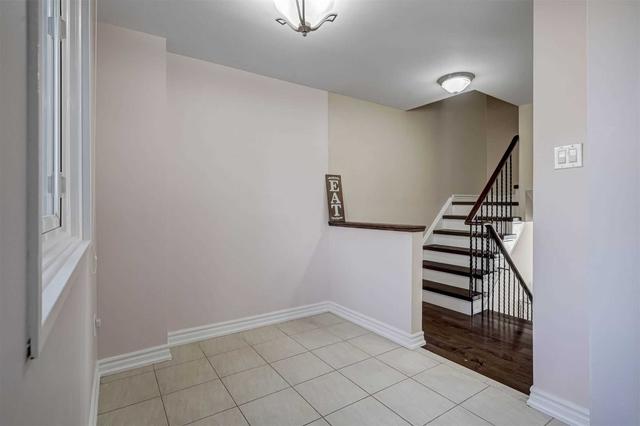 32 Rusty Crest Way, Townhouse with 3 bedrooms, 2 bathrooms and 2 parking in Toronto ON | Image 8