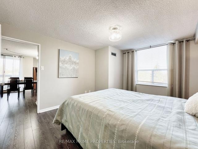 401 - 60 Inverlochy Blvd, Condo with 3 bedrooms, 2 bathrooms and 1 parking in Markham ON | Image 5